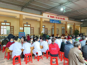 Viện tim mạch Quốc gia - Bệnh viện Bạch Mai về thăm khám tại xã Tây Hiếu